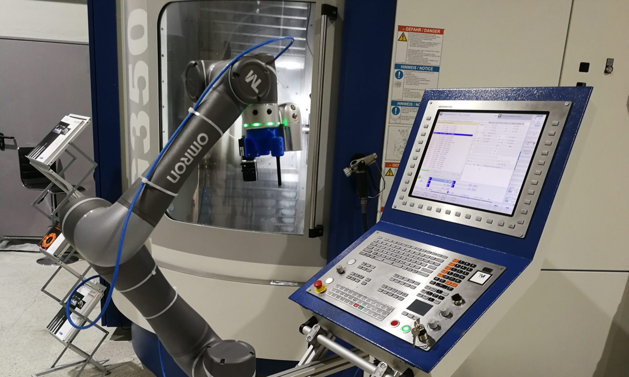 Der Roboter liest den Bildschirm aus